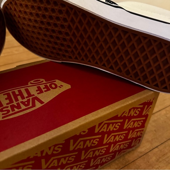 SOLD!!!! Vans off The Wall - Classic Slip-On Checkerboard Shoe - Picture 14 of 16